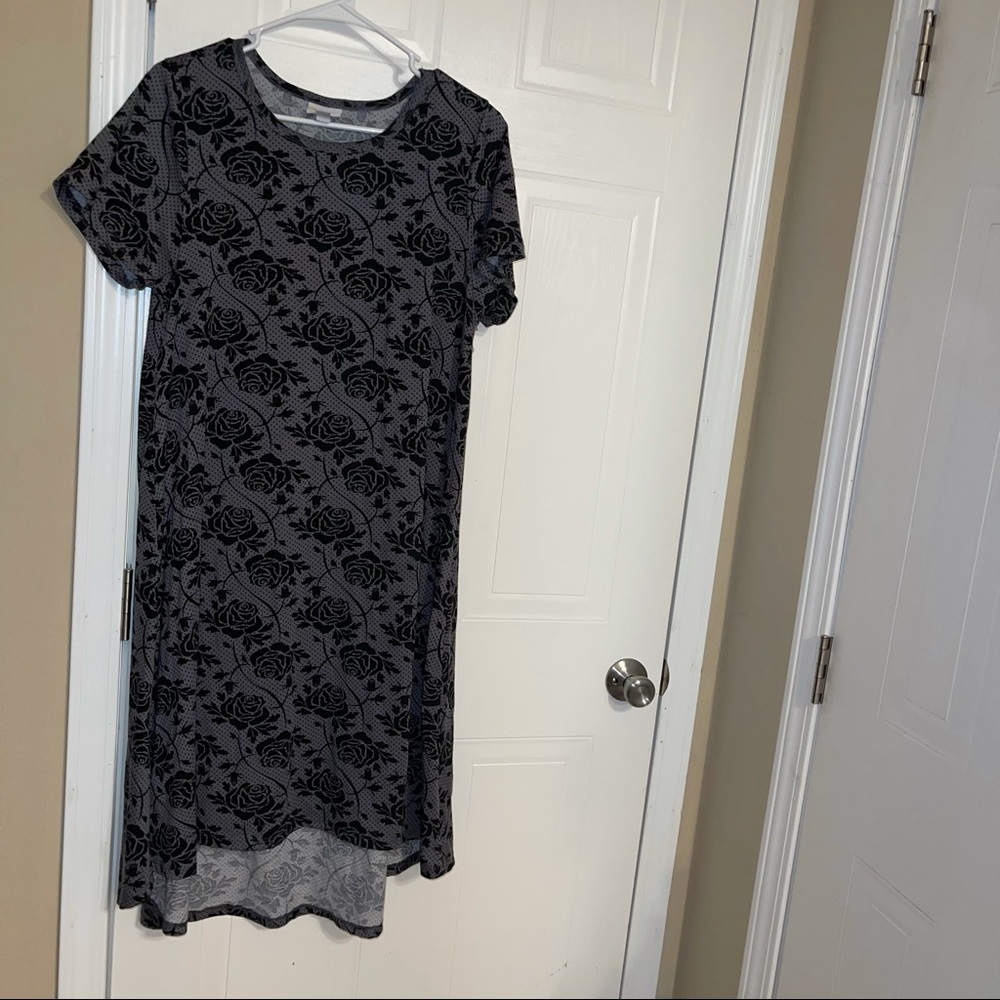Lularoe Carly dress sz large great black roses vguc
